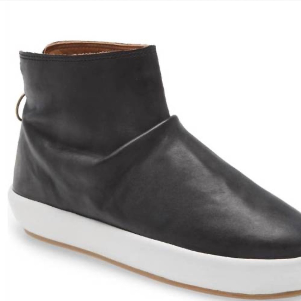Beek jaeger high top sneaker. Black. Size 8. Shearling sole.